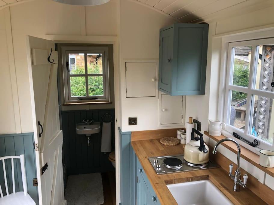 Romantic Shepherds Hut With Stunning Sunsets Hollingbourne 외부 사진
