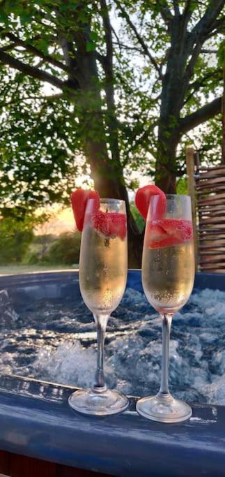 Romantic Shepherds Hut With Stunning Sunsets Hollingbourne 외부 사진