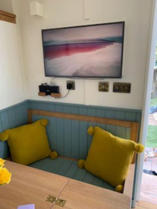 Romantic Shepherds Hut With Stunning Sunsets Hollingbourne 외부 사진