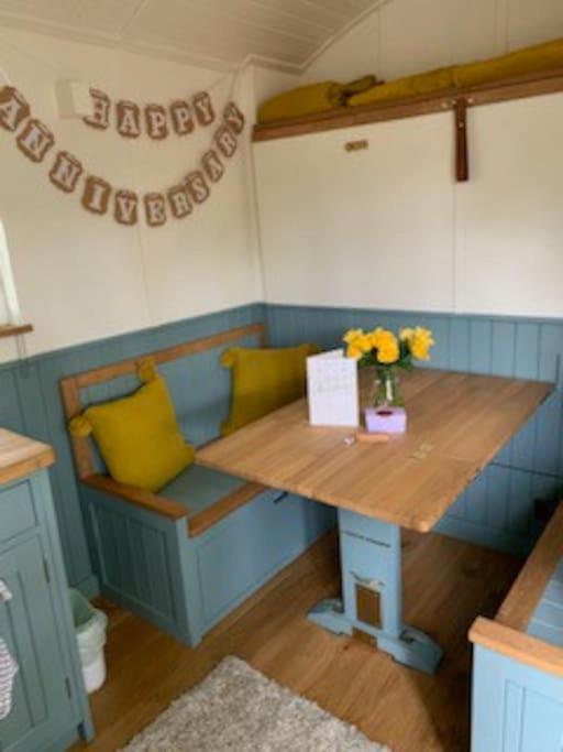 Romantic Shepherds Hut With Stunning Sunsets Hollingbourne 외부 사진