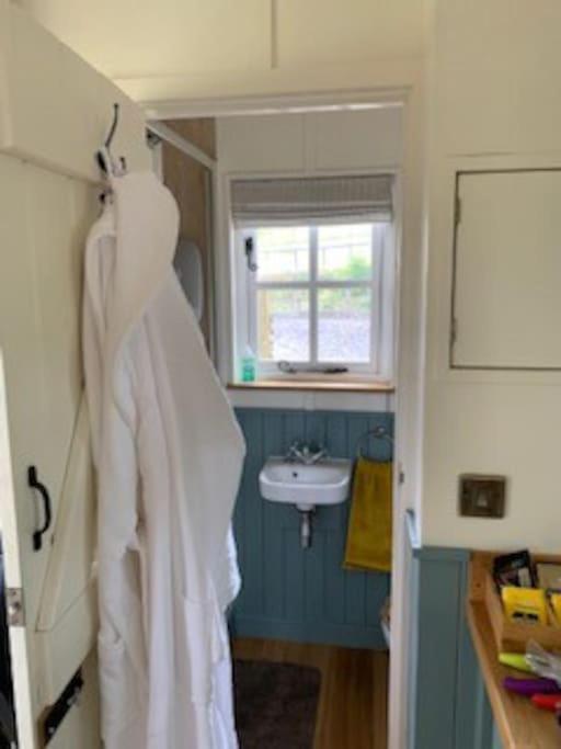 Romantic Shepherds Hut With Stunning Sunsets Hollingbourne 외부 사진