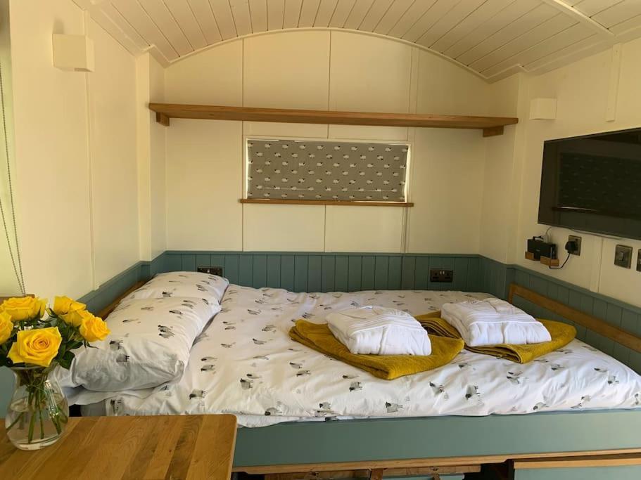 Romantic Shepherds Hut With Stunning Sunsets Hollingbourne 외부 사진